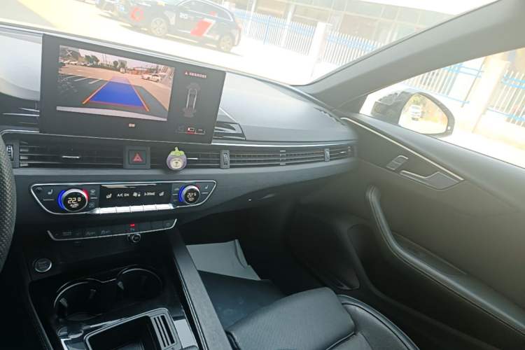 Used Audi A4L 2024 40 TFSI Luxury Dynamic Edition Audio And AC Panel