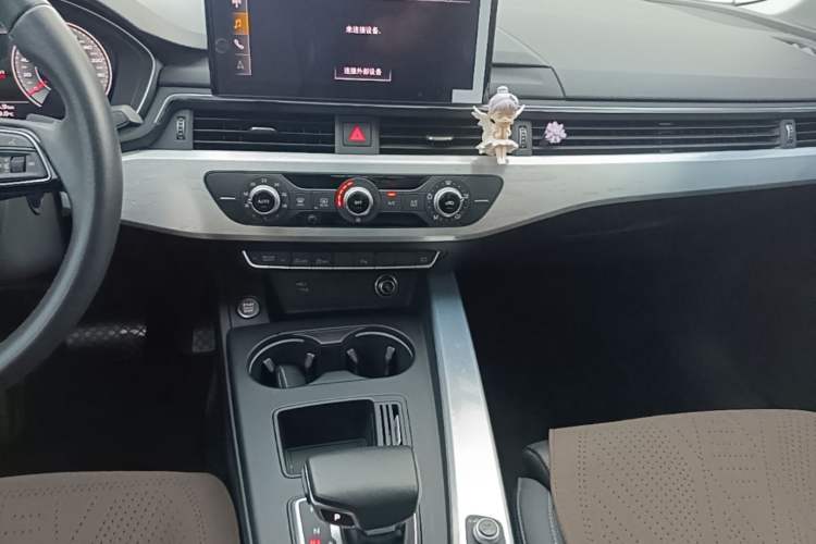 Used Audi A4L 2024 40 TFSI Fashion Dynamic Model Audio And AC Panel