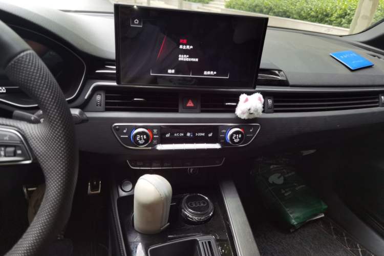Used Audi A4L 2024 40 TFSI Luxury Dynamic Edition Audio And AC Panel