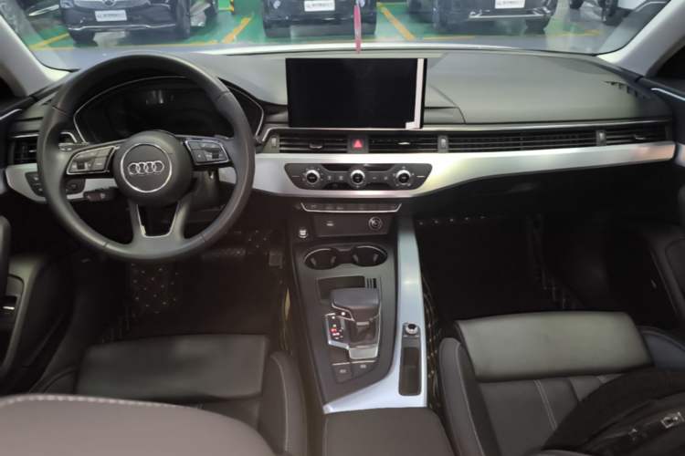 Used Audi A4L 2024 40 TFSI Fashion Dynamic Model Center Console