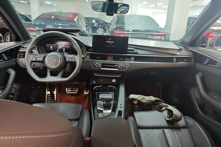 Used Audi A4L 2024 40 TFSI Luxury Dynamic Edition Center Console