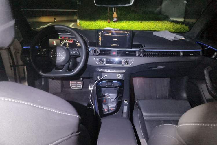 Used Audi A4L 2024 40 TFSI Luxury Dynamic Edition Center Console
