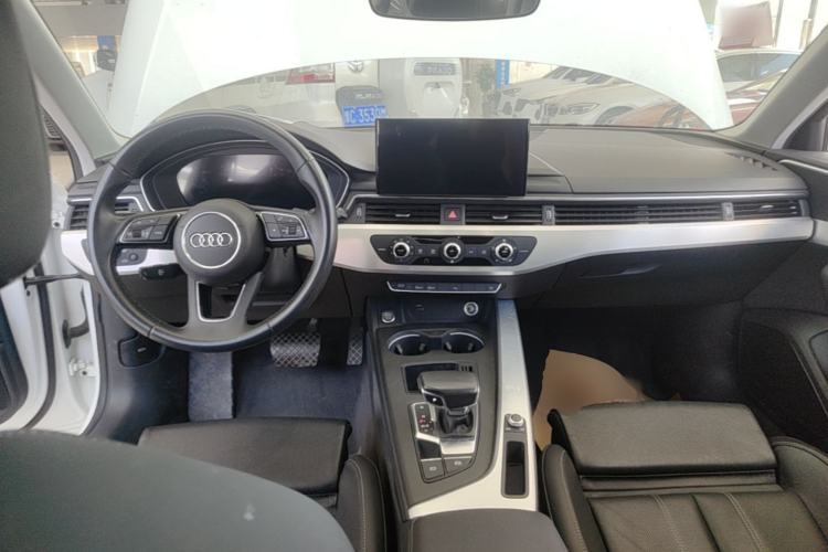 Used Audi A4L 2024 40 TFSI Fashion Dynamic Model Center Console