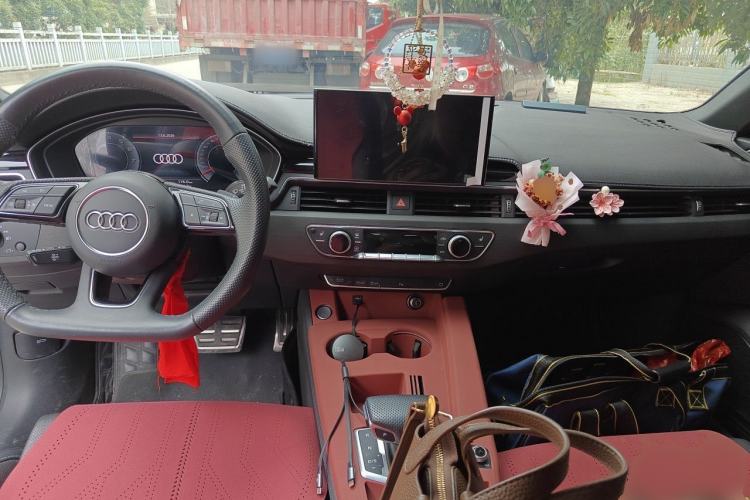 Used Audi A4L 2024 40 TFSI Luxury Dynamic Edition Center Console