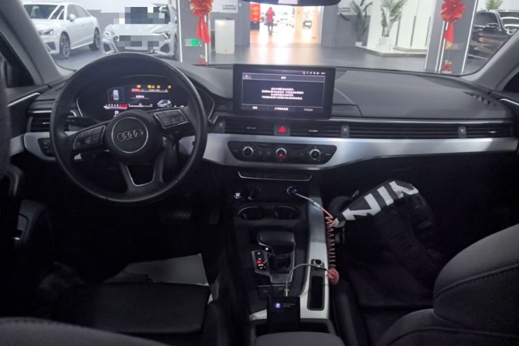 Used Audi A4L 2024 40 TFSI Fashion Dynamic Model Center Console