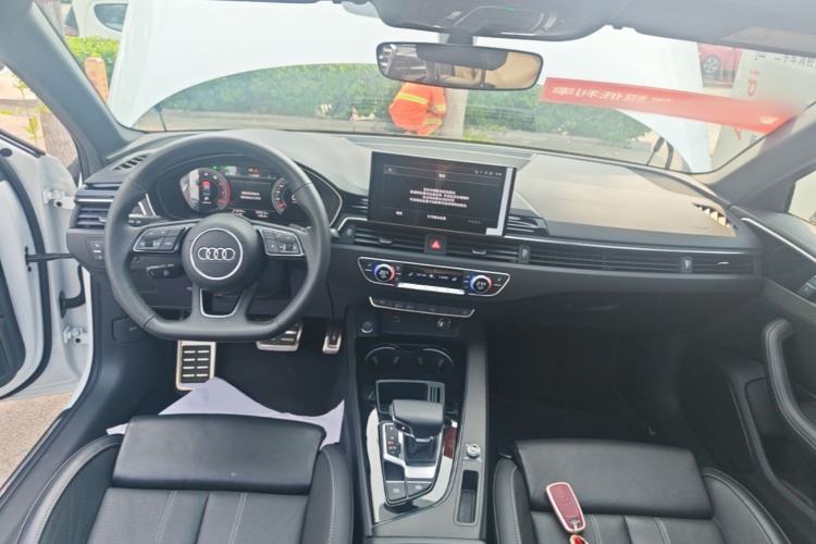 Used Audi A4L 2024 40 TFSI Luxury Dynamic Edition Center Console