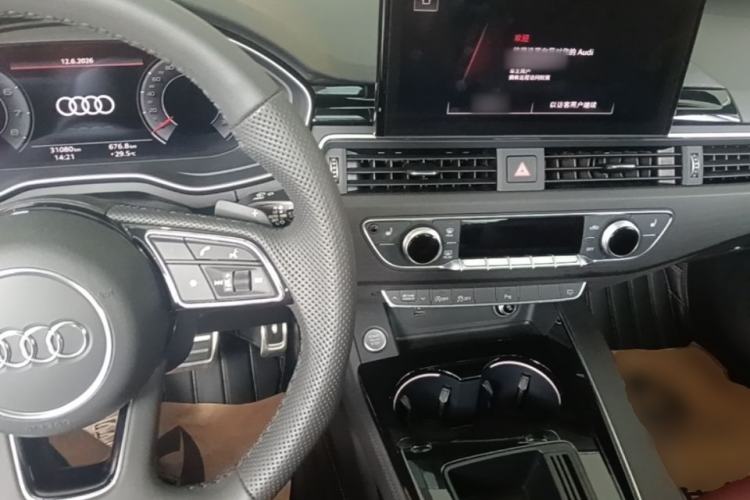 Used Audi A4L 2024 40 TFSI Luxury Dynamic Edition Center Console
