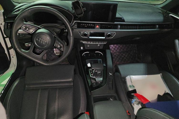 Used Audi A4L 2024 40 TFSI Luxury Dynamic Edition Center Console