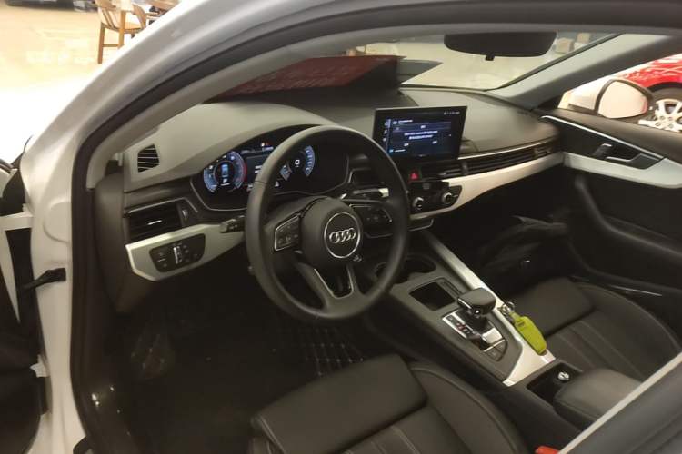 Used Audi A4L 2024 40 TFSI Fashion Dynamic Model Center Console