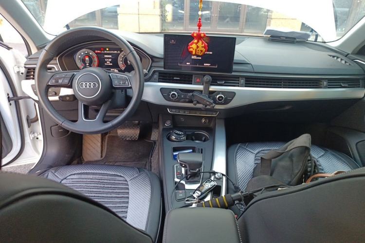 Used Audi A4L 2024 40 TFSI Fashion Dynamic Model Center Console