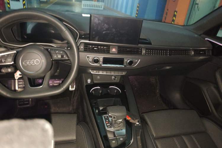 Used Audi A4L 2024 40 TFSI Luxury Dynamic Edition Center Console