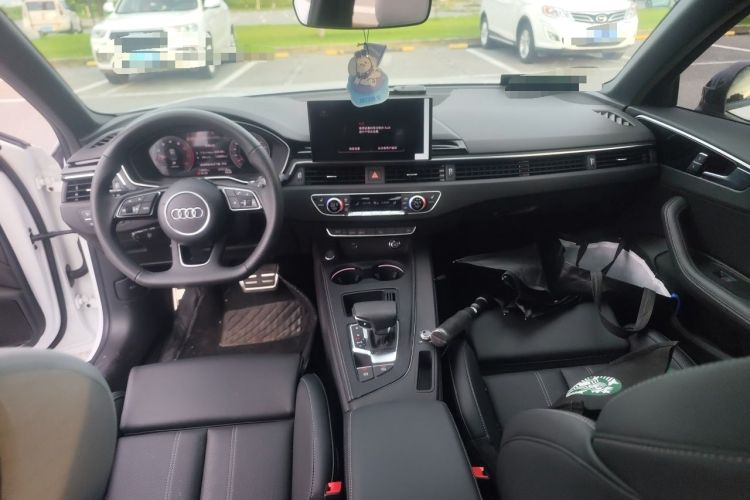 Used Audi A4L 2024 40 TFSI Luxury Dynamic Edition Center Console