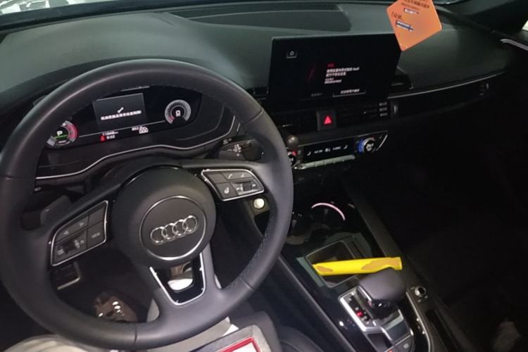 Used Audi A4L 2024 40 TFSI Luxury Dynamic Edition Center Console