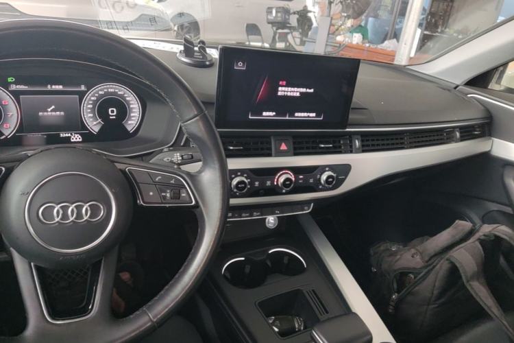 Used Audi A4L 2024 40 TFSI Fashion Dynamic Model Center Console