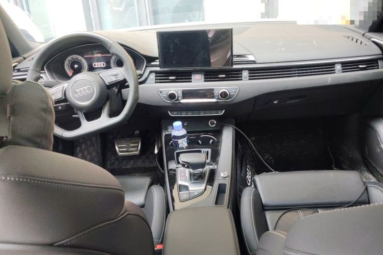 Used Audi A4L 2024 40 TFSI Luxury Dynamic Edition Center Console