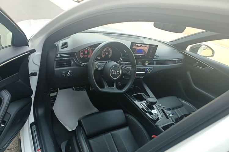 Used Audi A4L 2024 40 TFSI Luxury Dynamic Edition Center Console
