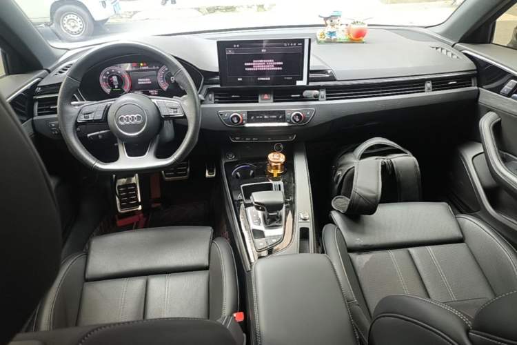 Used Audi A4L 2024 40 TFSI Luxury Dynamic Edition Center Console