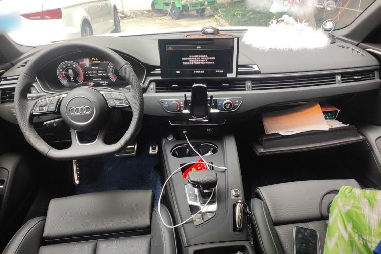 Used Audi A4L 2024 40 TFSI Luxury Dynamic Edition Center Console