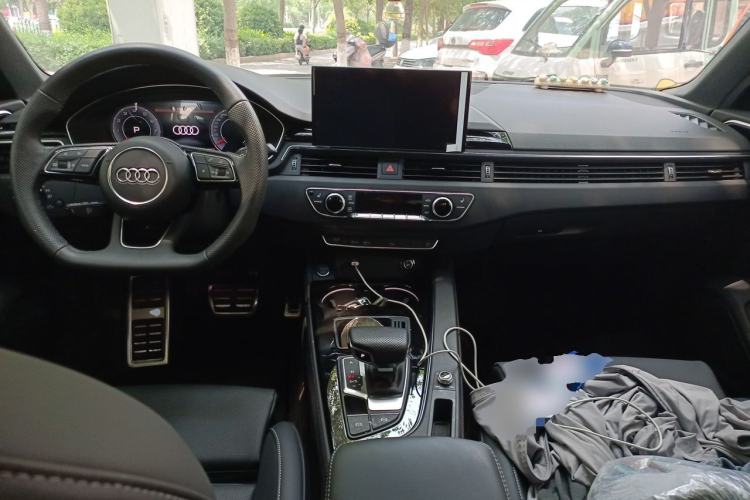 Used Audi A4L 2024 40 TFSI Luxury Dynamic Edition Center Console