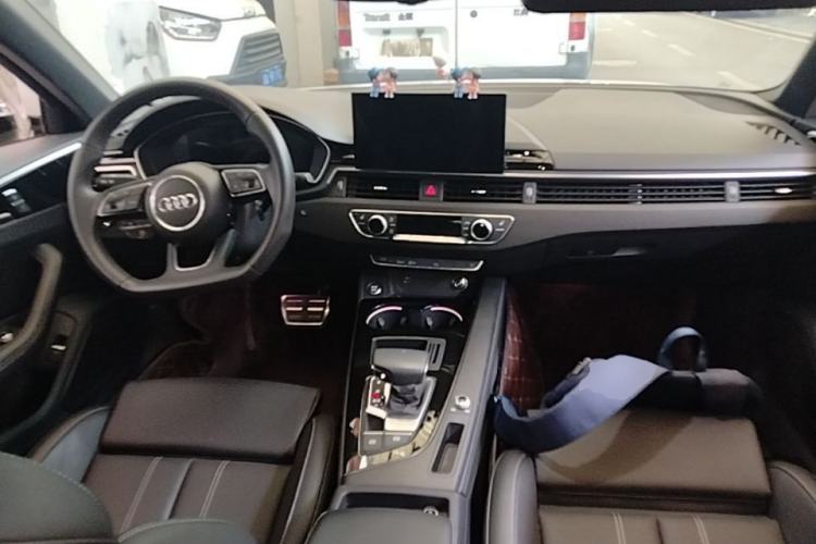 Used Audi A4L 2024 40 TFSI Luxury Dynamic Edition Center Console