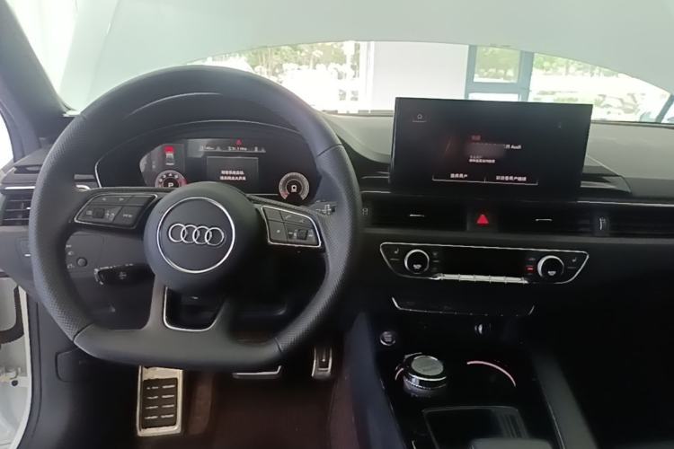 Used Audi A4L 2024 40 TFSI Luxury Dynamic Edition Center Console