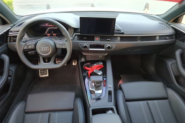 Used Audi A4L 2024 40 TFSI Luxury Dynamic Edition Center Console