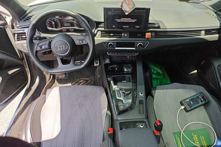 Used Audi A4L 2024 40 TFSI Luxury Dynamic Edition Center Console