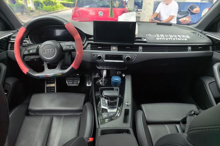 Used Audi A4L 2024 40 TFSI Luxury Dynamic Edition Center Console