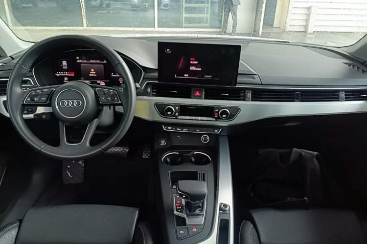Used Audi A4L 2024 40 TFSI Fashion Dynamic Model Center Console