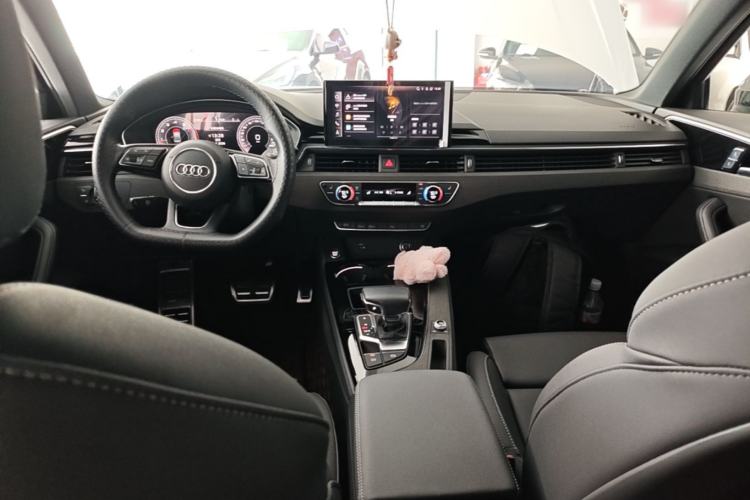 Used Audi A4L 2024 40 TFSI Luxury Dynamic Edition Center Console
