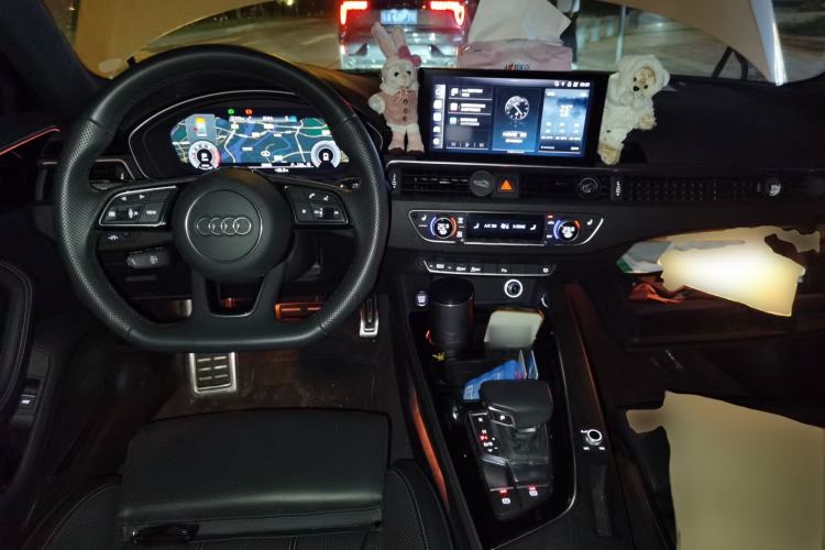 Used Audi A4L 2024 40 TFSI Luxury Dynamic Edition Center Console