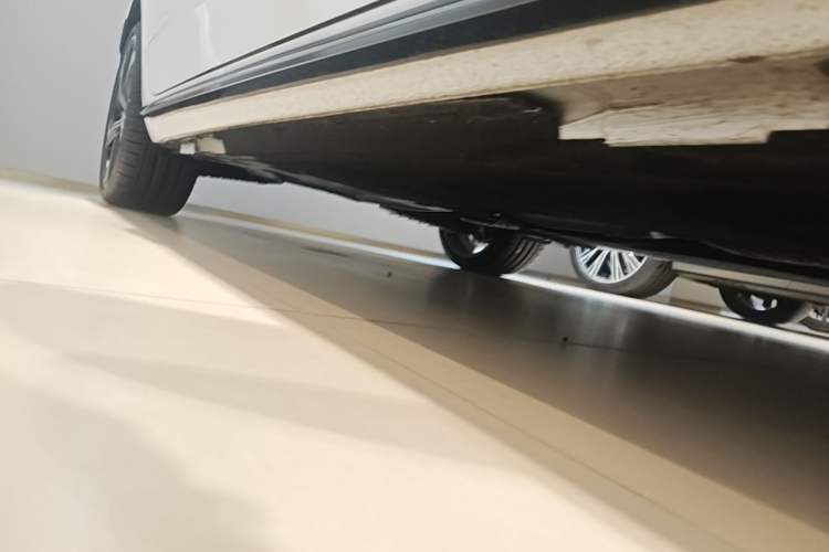Used Audi A4L 2024 40 TFSI Luxury Dynamic Edition (Starry Night Version) Chassis Front Right