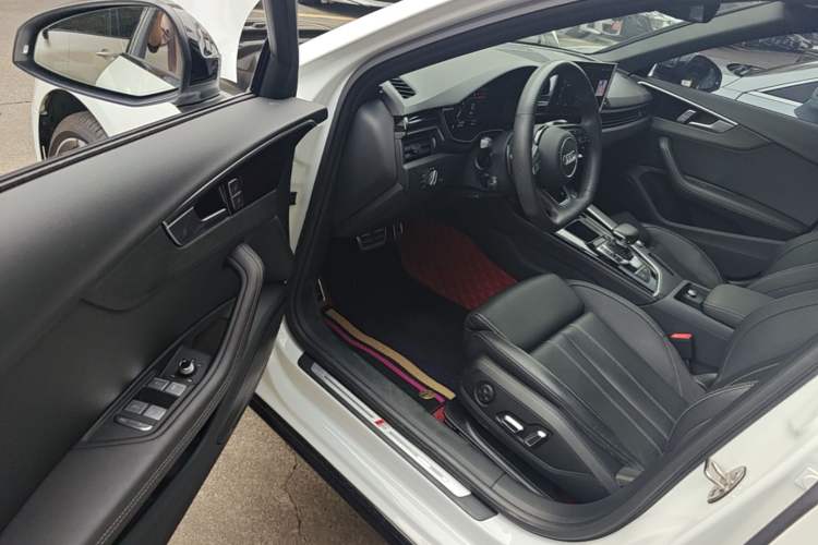 Used Audi A4L 2024 40 TFSI Luxury Dynamic Edition Driver Seat