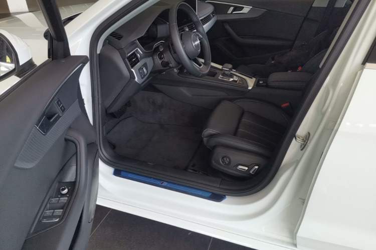 Used Audi A4L 2024 40 TFSI Fashion Dynamic Model Driver Seat