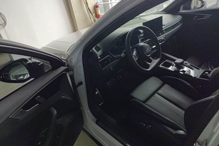Used Audi A4L 2024 40 TFSI Luxury Dynamic Edition Driver Seat