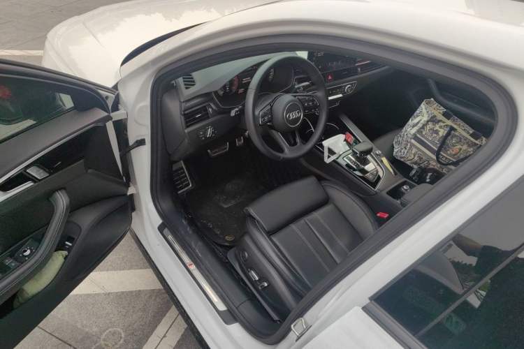 Used Audi A4L 2024 40 TFSI Luxury Dynamic Edition Driver Seat