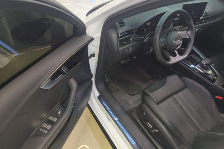 Used Audi A4L 2024 40 TFSI Luxury Dynamic Edition Driver Seat