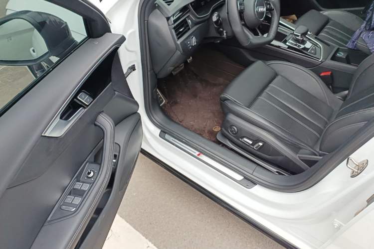 Used Audi A4L 2024 40 TFSI Luxury Dynamic Edition Driver Seat