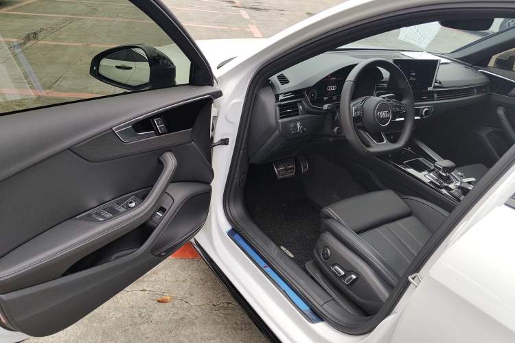 Used Audi A4L 2024 40 TFSI Luxury Dynamic Edition Driver Seat