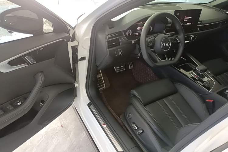 Used Audi A4L 2024 40 TFSI Luxury Dynamic Edition Driver Seat