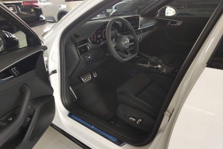 Used Audi A4L 2024 40 TFSI Luxury Dynamic Edition Driver Seat