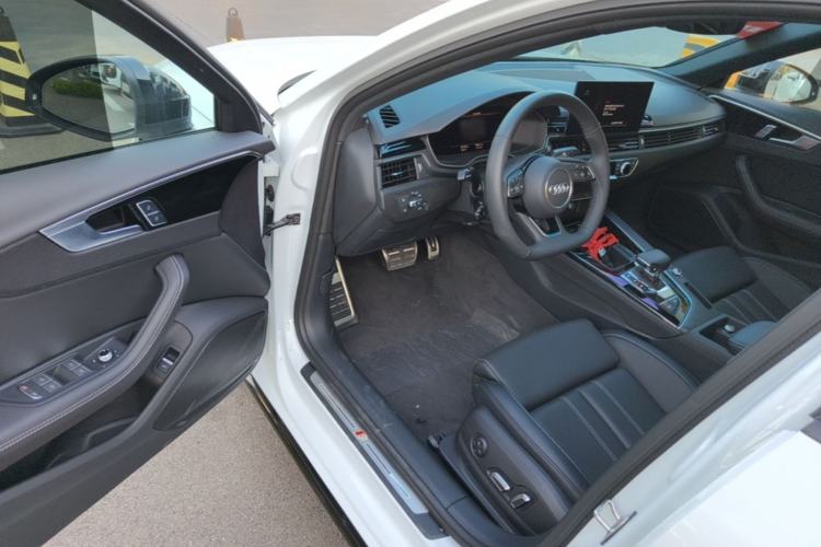 Used Audi A4L 2024 40 TFSI Luxury Dynamic Edition Driver Seat