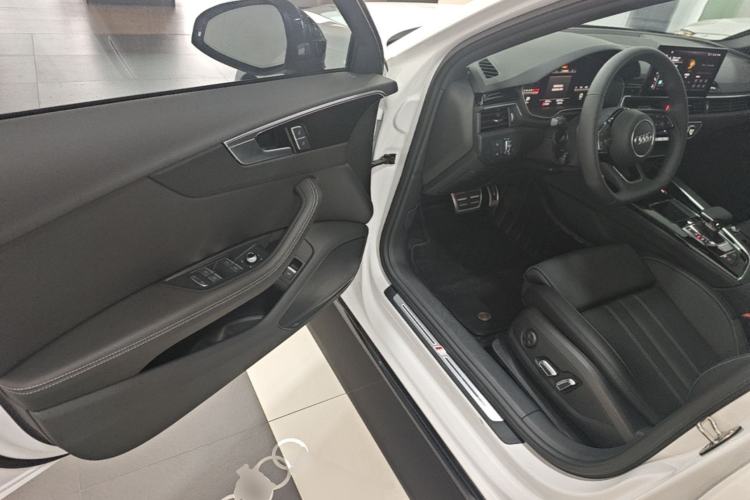 Used Audi A4L 2024 40 TFSI Luxury Dynamic Edition Driver Seat