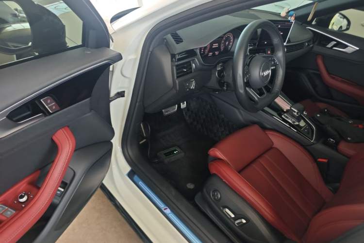 Used Audi A4L 2024 40 TFSI Luxury Dynamic Edition Driver Seat