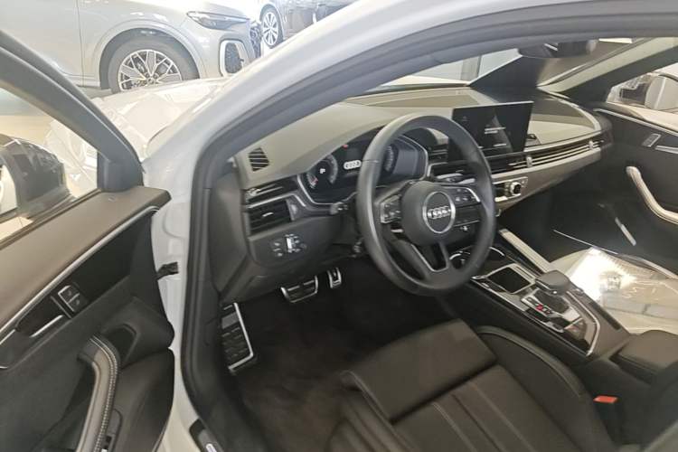 Used Audi A4L 2024 40 TFSI Luxury Dynamic Edition (Starry Night Version) Driver Seat