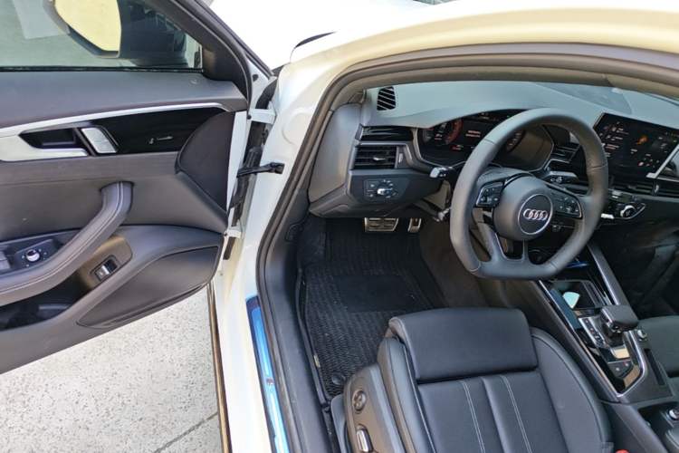 Used Audi A4L 2024 40 TFSI Luxury Dynamic Edition Driver Seat