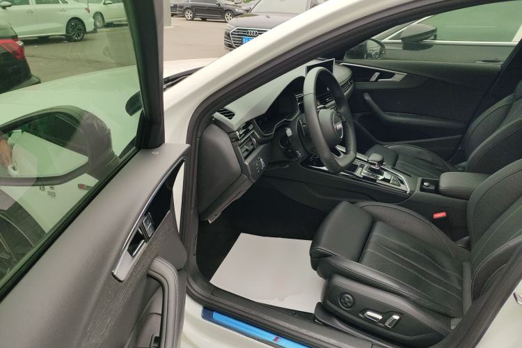 Used Audi A4L 2024 40 TFSI Luxury Dynamic Edition Driver Seat