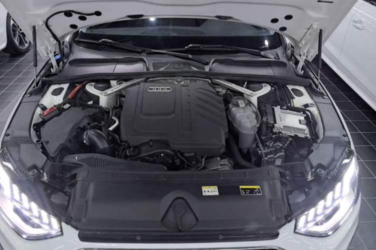 Used Audi A4L 2024 40 TFSI Fashion Dynamic Model Engine Bay