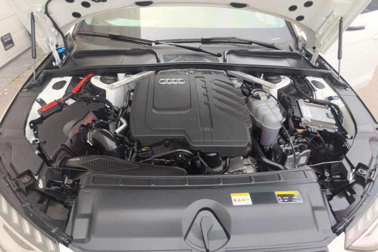 Used Audi A4L 2024 40 TFSI Fashion Dynamic Model Engine Bay