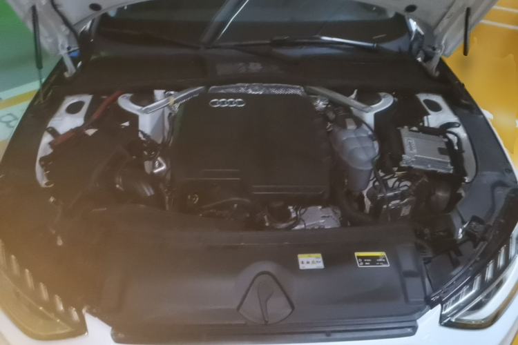Used Audi A4L 2024 40 TFSI Fashion Dynamic Model Engine Bay